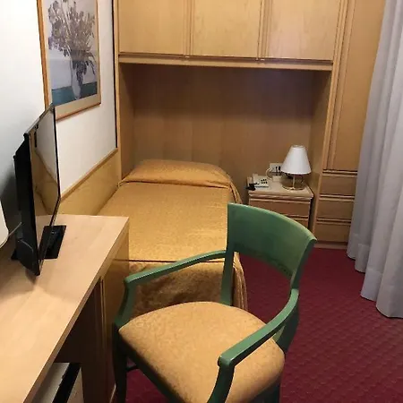 Majestic Ξενοδοχείο 4*