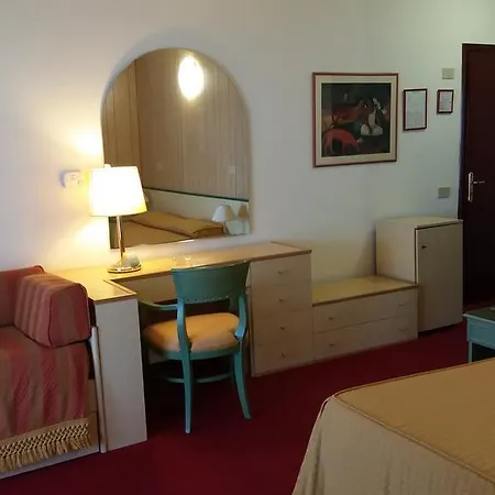 Majestic Ξενοδοχείο 4*